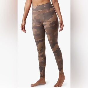 Alo yoga  Camo High waisted leggings in Coco Large NWOT